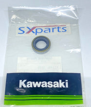 Load image into Gallery viewer, KLX 150 Kick Starter Seal Oil 92049-1565